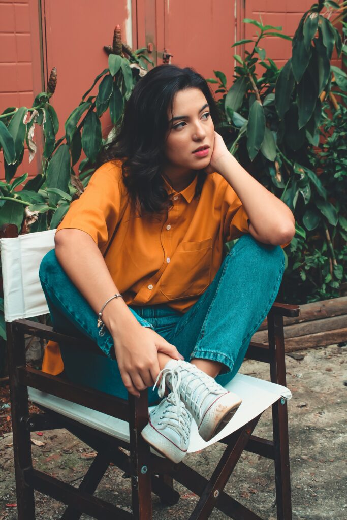 girl in yellow t-shirt and blue jeans fashion to inspire what to wear in spring