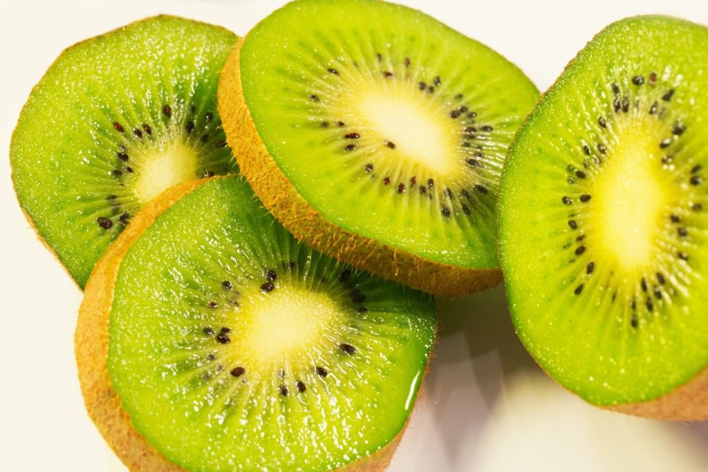 sliced kiwi