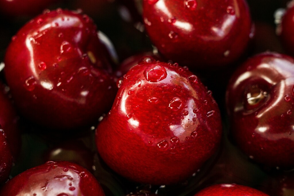 washed cherries red