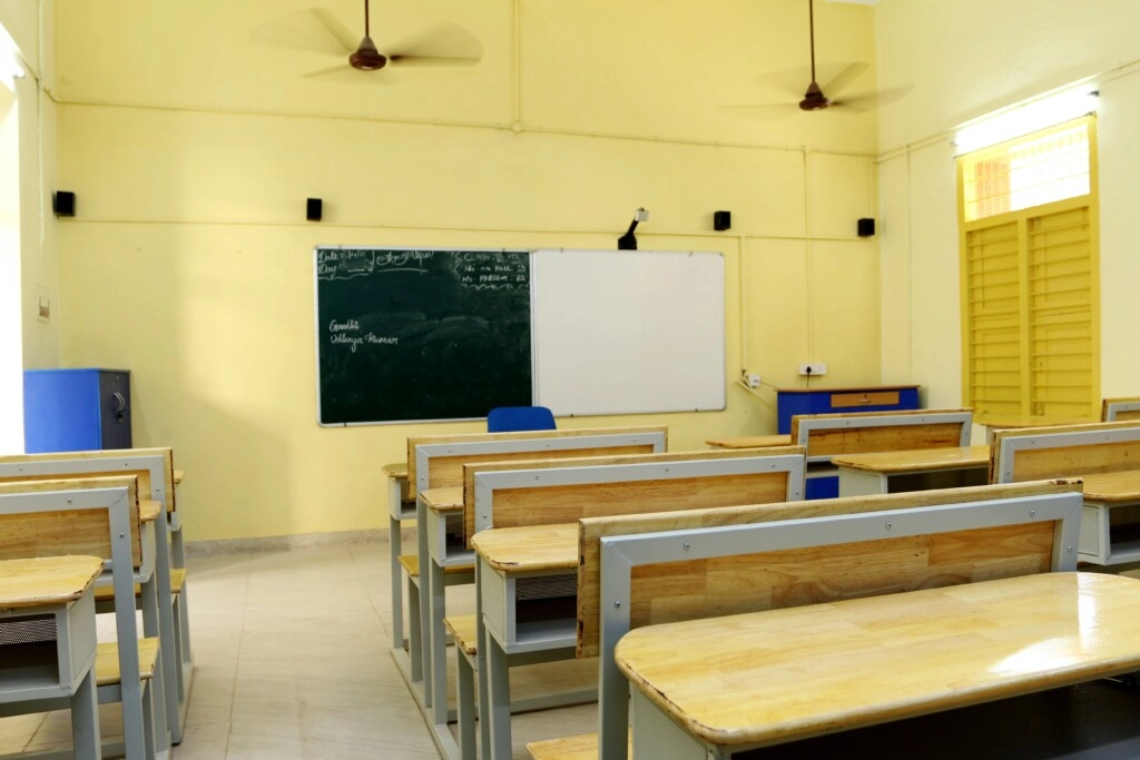 a fine art classroom with light yellow walls